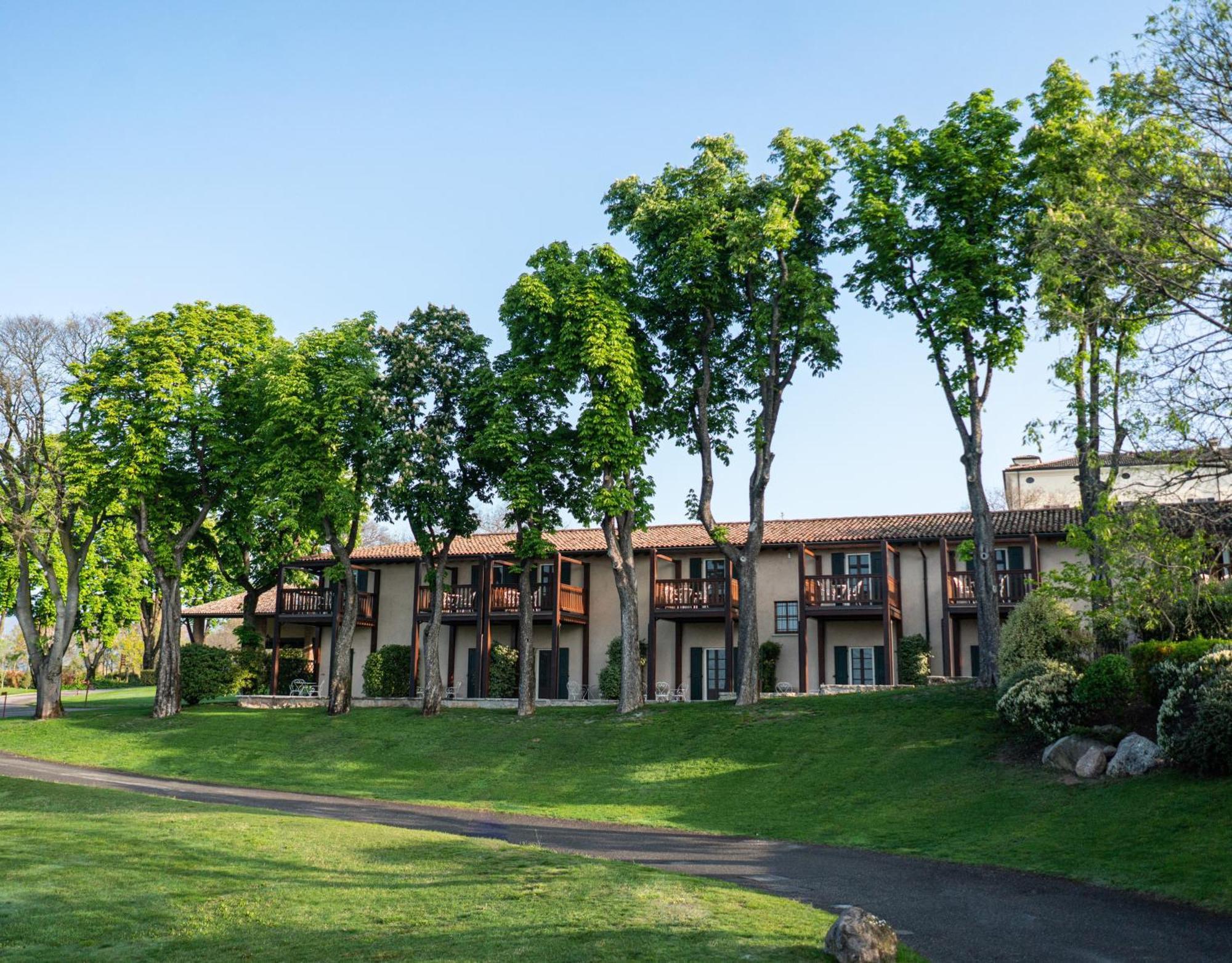 Qc Termegarda Spa & Golf Resort Calvagese Della Riviera Exterior photo